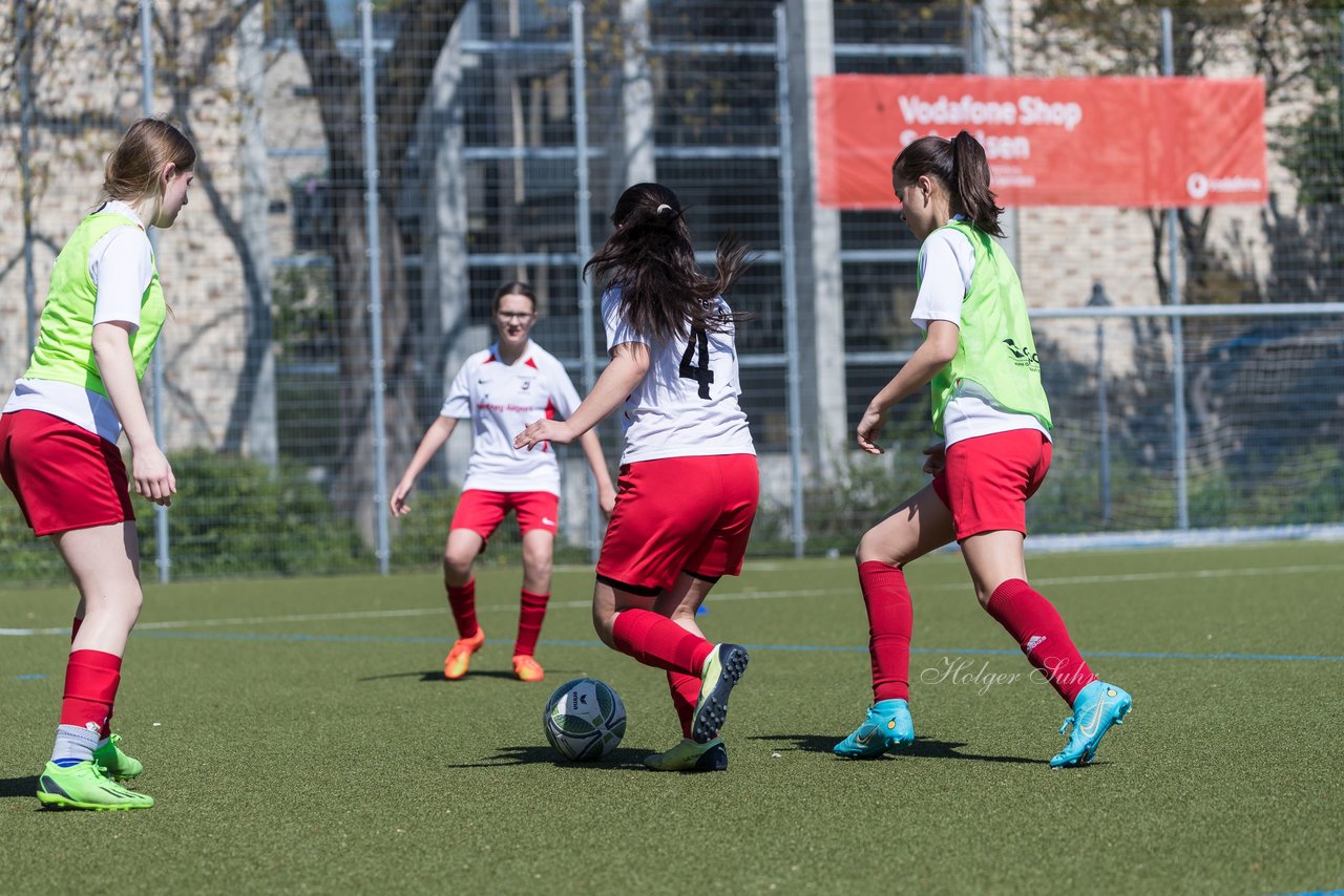 Bild 145 - wCJ Germania Schnelsen - Walddoerfer SV : Ergebnis: 0:6